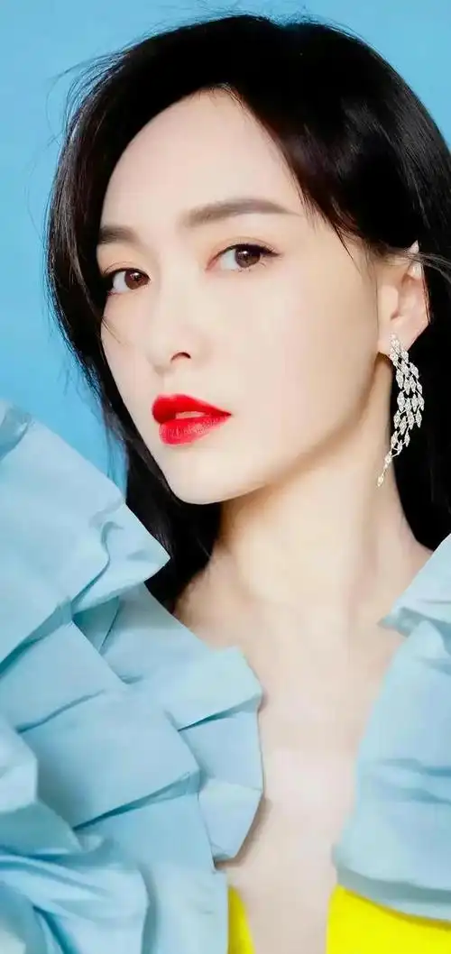 甜美可爱活泼开朗身姿曼妙的唐嫣美丽动人的写真照