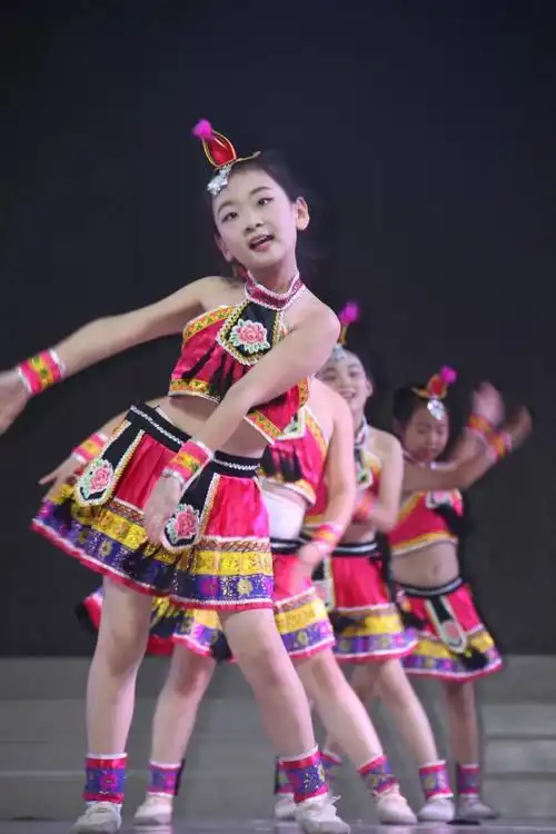 舞蹈《二宝来了》舞蹈《俏皮奶奶》7月30日,第二场复赛将在银川国际