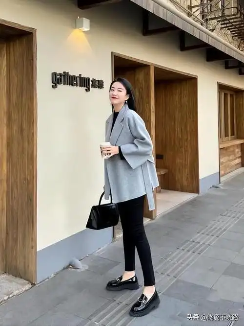 个子不足158的中年女人少穿这2种长度的大衣显矮邋遢还没气质