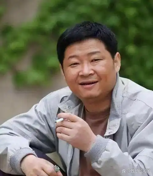 然而,李晨犹如一匹黑马,在追逐光芒的路上始终不灭希望.