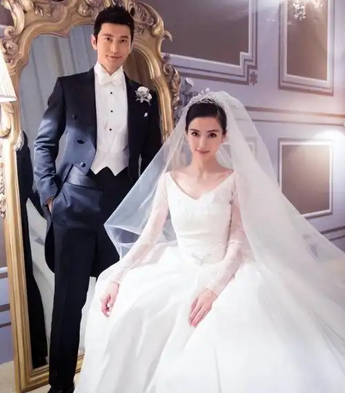 杨颖晒35岁生日照与父母儿子罕见同框小海绵露正脸像爸又像妈