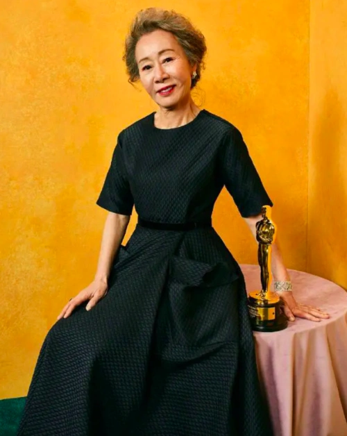 不久前刚结束的oscar颁奖礼上,今年6月将满74岁的韩国演员尹汝贞,凭一