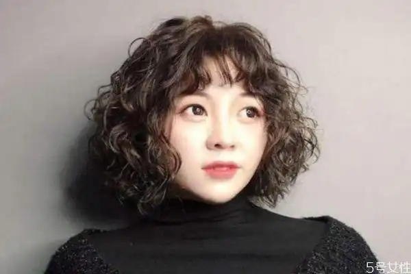 头发多适合什么发型 卷头发适合什么发型