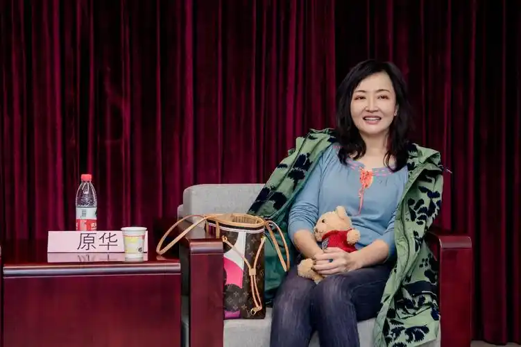 回顾央视沙桐:二婚娶小12岁女演员,55岁再离婚,前妻