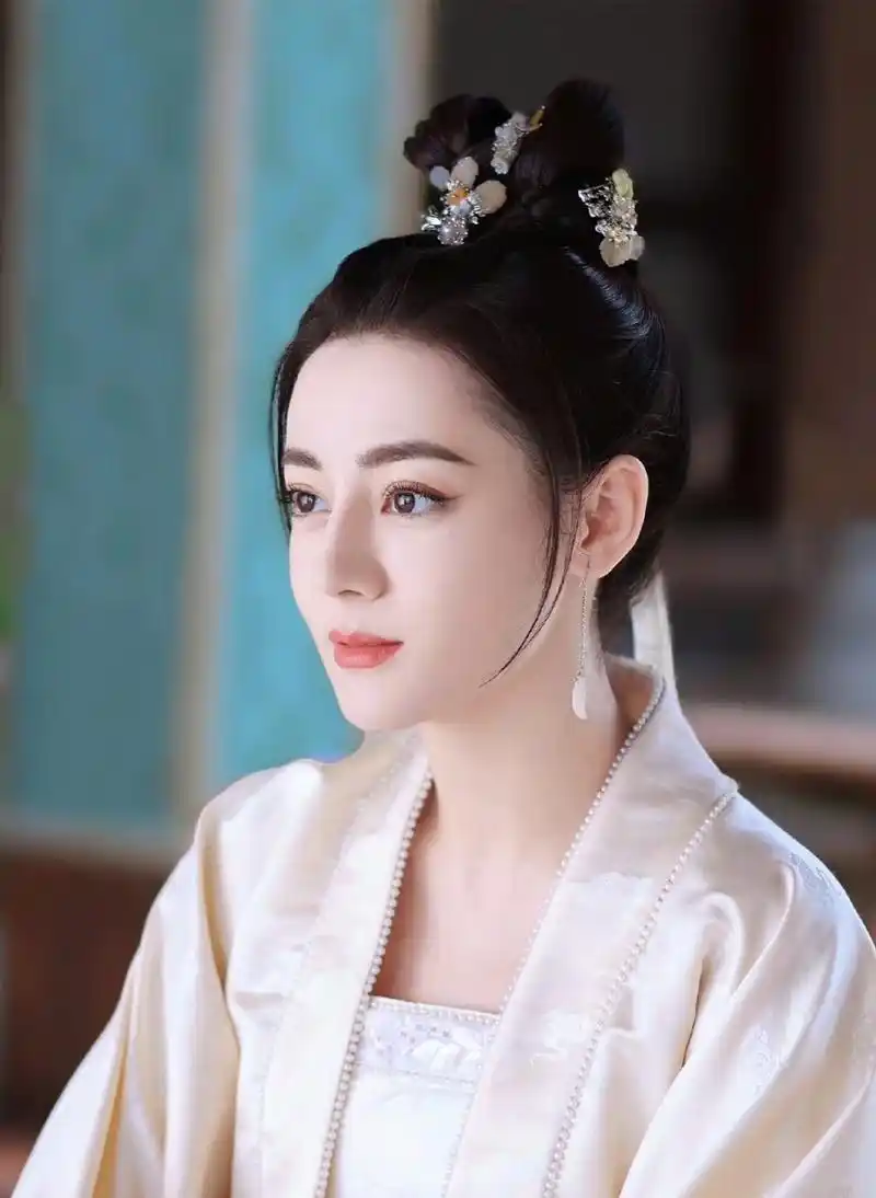 迪丽热巴古装照也很不赖,果然人美穿啥都好看 #迪丽热巴穿啥都好看