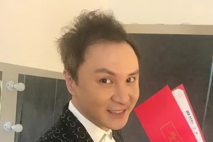 朱桢的头发是咋回事人未到中年头发已脱光背后原因曝光