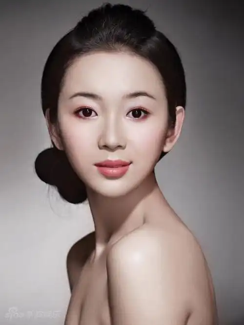 资料图片:演员章雯淇精美写真(3)