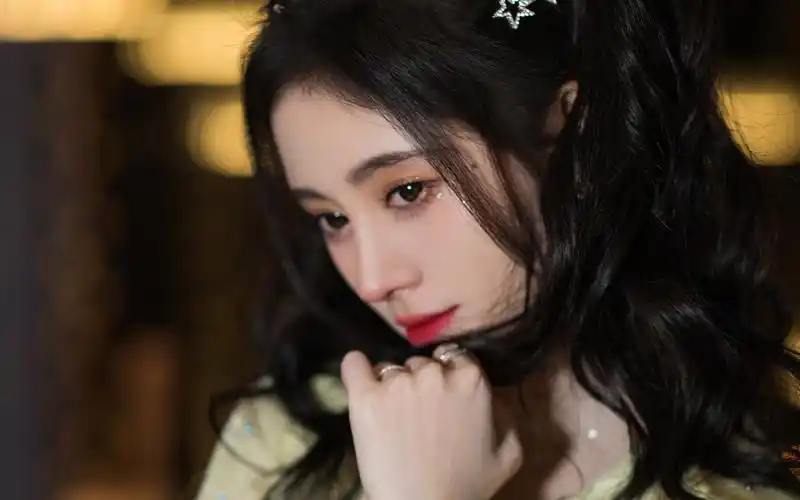 鞠婧祎双马尾甜美高清桌面壁纸_大陆明星_壁纸下载_美桌网