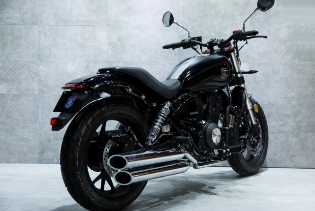 奔达这辆"原驰兽",400cc双缸八气门引擎,最高时速160km/h