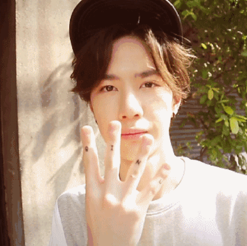 王一博gif手势gif反转gif小纹身gif