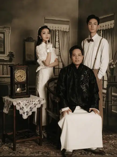 上海滩大哥许文强的全家福重现江湖