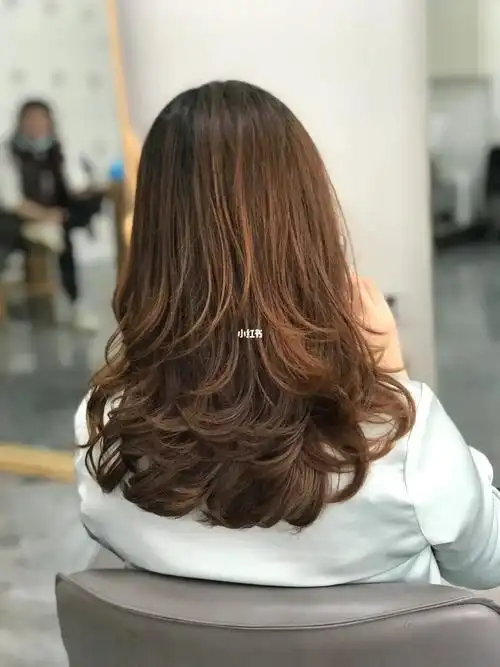 中长发氛围感烫发免打理烫发中发大卷发型