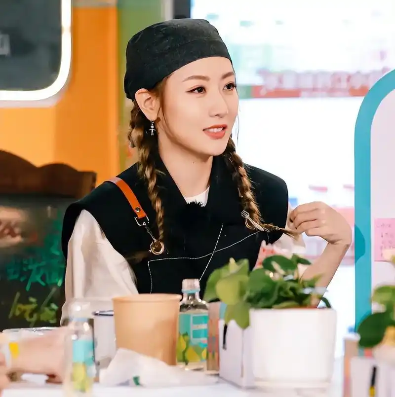 回顾白冰事业巅峰期闪婚36岁带娃独闯荡娱乐圈颜值演技并存