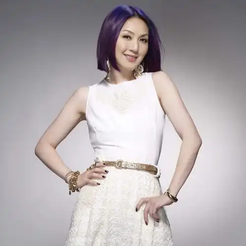 从旁观者嘲笑到自嘲的过程是回归自我的野孩子