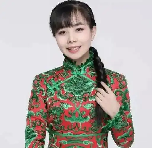 去年10月份,王二妮有了孩子,还曾在个人平台晒出了自己的幸福时刻.