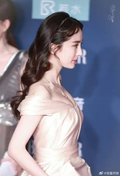 杨幂19岁时旧照