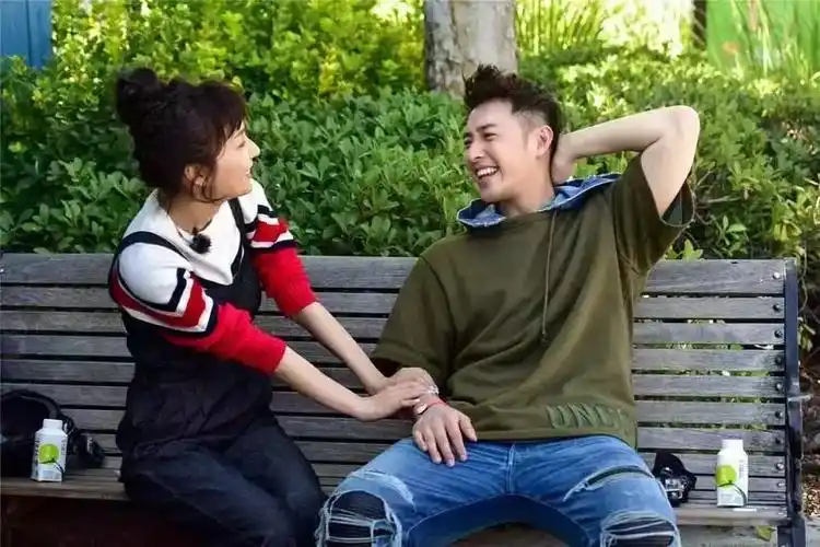 吴昕郑凯恋情被扒,娱记曝两人相恋多年已同居,感情稳定也很低调