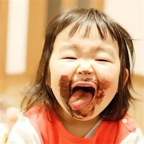 四岁小女孩"丑萌"火遍世界,你就是我要的傻丫头