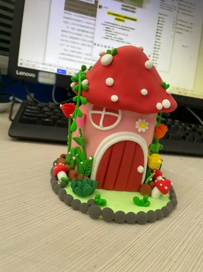 彩泥小房子 一个又比又扁的丑瓶子,忘了拍个照,改造成了一个漂亮的小