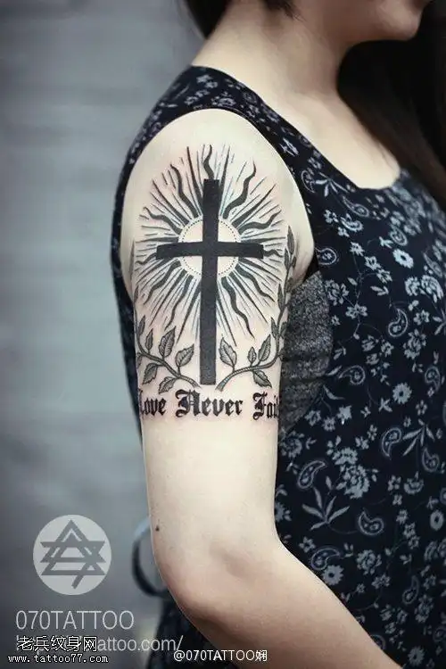 阿波罗和平之叶十字架纹身图案