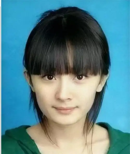 看得出来杨幂出道前的照片