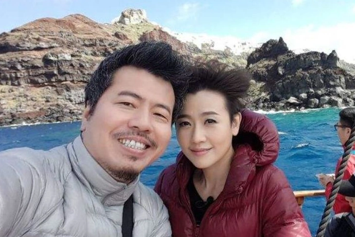 在鸟巢开演唱会却基本没人,如今妻子含泪卖房还债_黄国伦