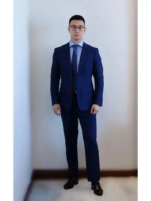 最爱藏青色西装