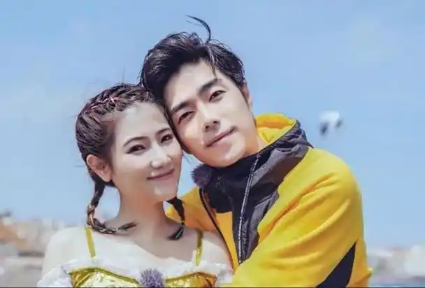 在女朋友的生日当天向女友求婚是多么浪漫的,如果这个人还是萧敬腾那