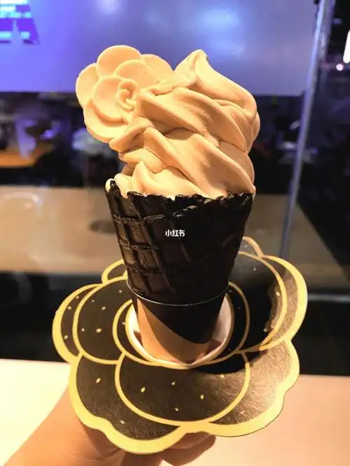 麦当劳甜品颜值巅峰 山茶花华夫筒9009