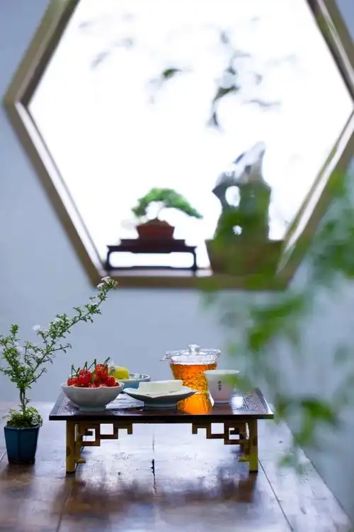 可见古代文人对于饮茶一事颇有要求,讲究风雅,寻求意境.