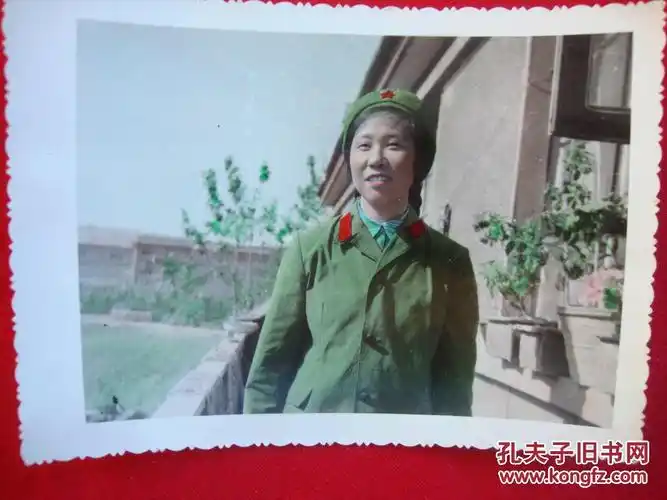 老照片】穿军装的女兵
