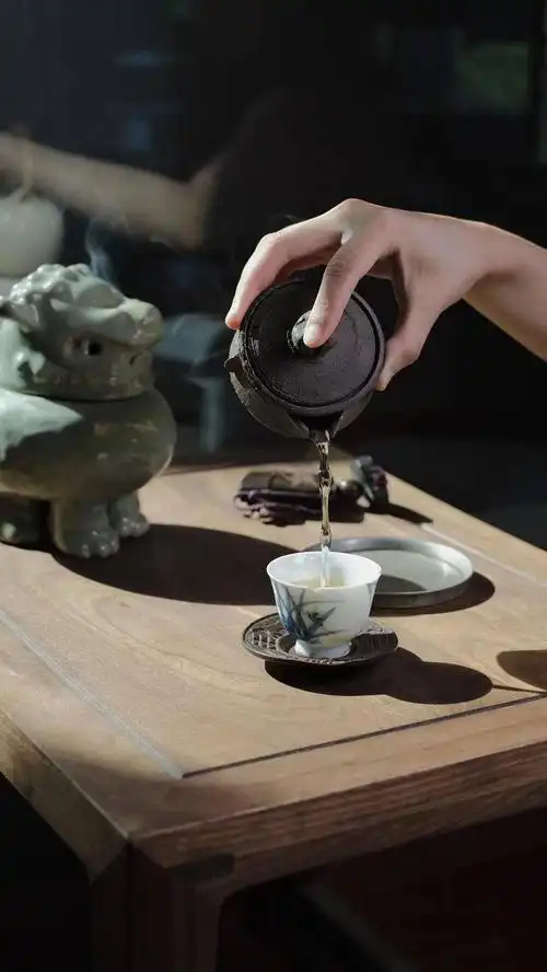 一人喝茶,悠然自得!_一个人