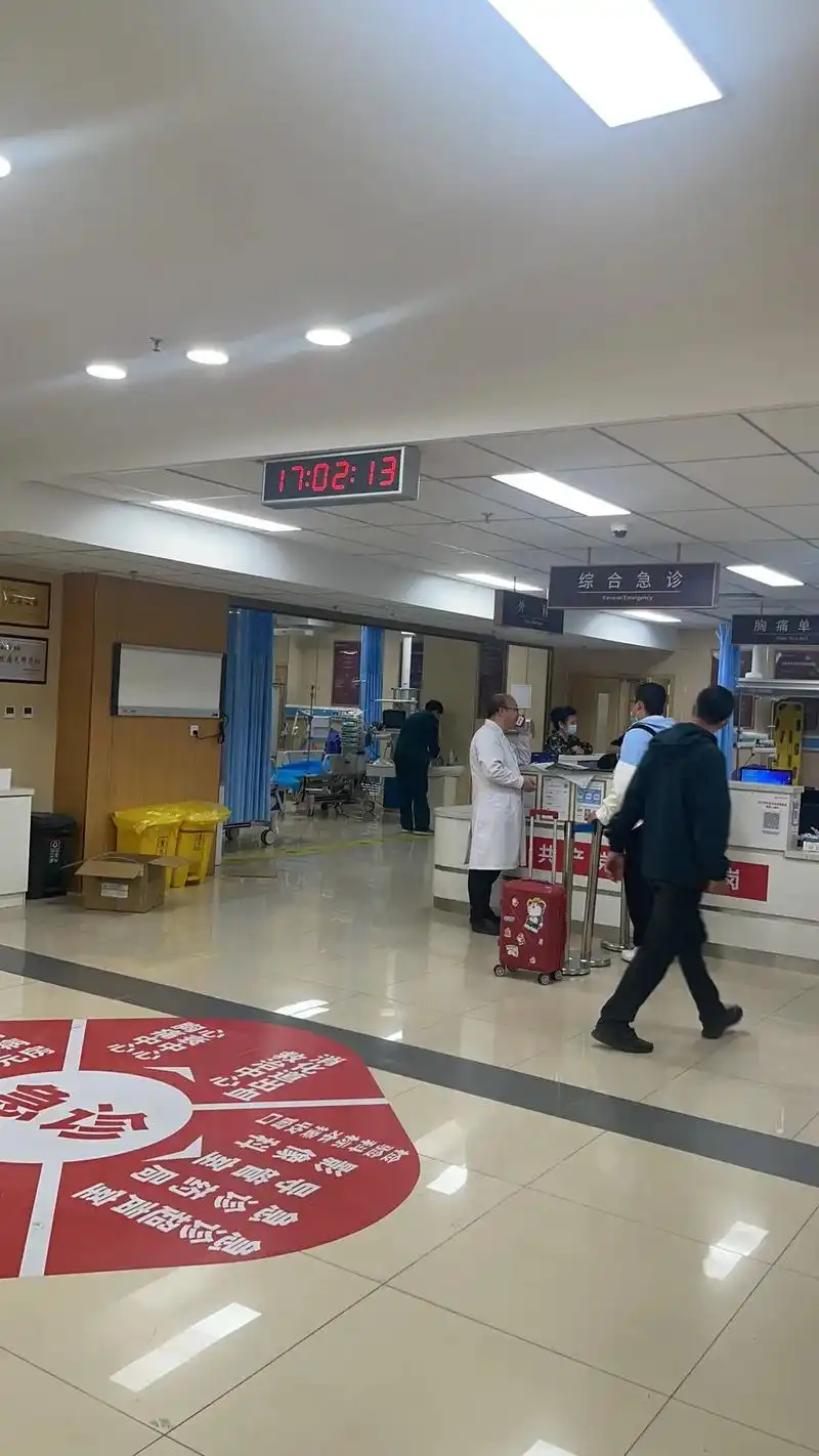 医院是真高消费啊.过敏性皮疹来医院输液,挂号收了我25元,然 - 抖音