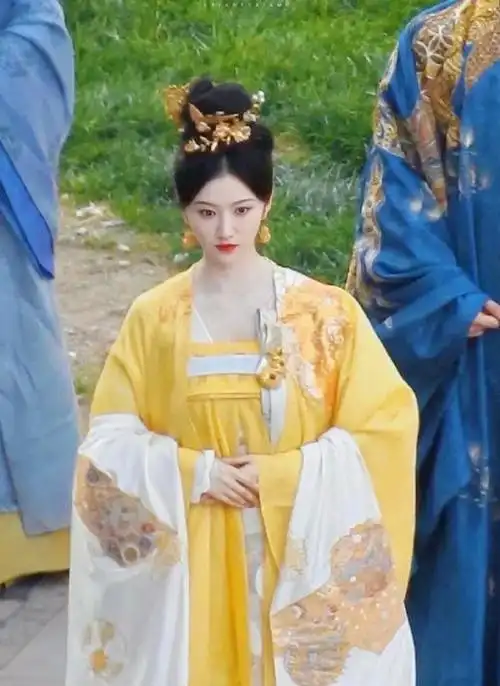 景甜从公主变成了公子