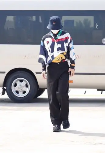 范丞丞[超话]#的腿,大概有————————长吧