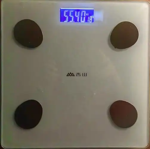 体重天天上窜下跳的早餐:奶香馒头一个午餐:牛肉胡萝卜焖面晚餐:小