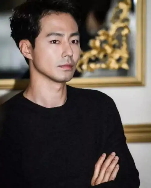 赵寅成形象大改变42岁男神现身照片引热议网友纷纷感叹