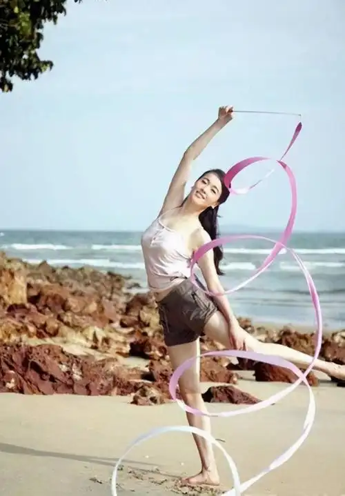 左小青个人资料简介("湖南美人"左小青的人生浮沉史)