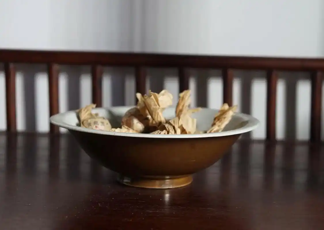 清乾隆民窑酱釉碗#古玩瓷器推荐 #明清瓷器 #器物的世界 - 抖音