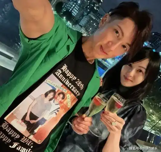 吴尊晒与妻子28年前的同框照,女儿跟妈妈年轻时一模一样_林丽吟_事业