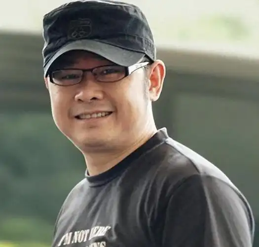 在当今充斥着商业利益至上的时代,刀郎一直是一个备受瞩目的歌手,而他