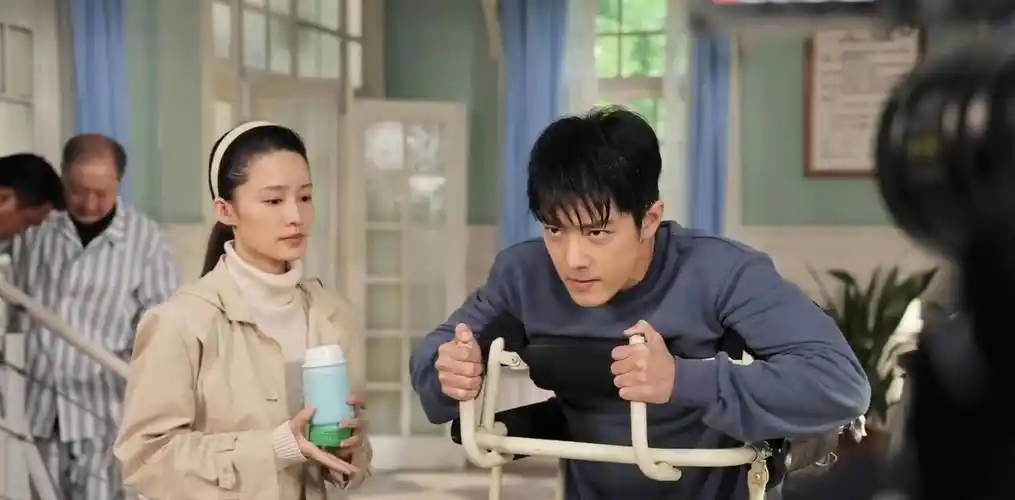 同样演李沁"暗恋"的男人,肖战,陈晓放在一起比较,差别出来了_肖春生