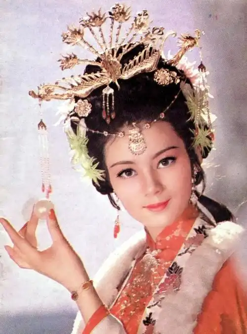 "国家一级演员"潘虹:为事业结束8年婚姻,至今无儿无女成遗憾