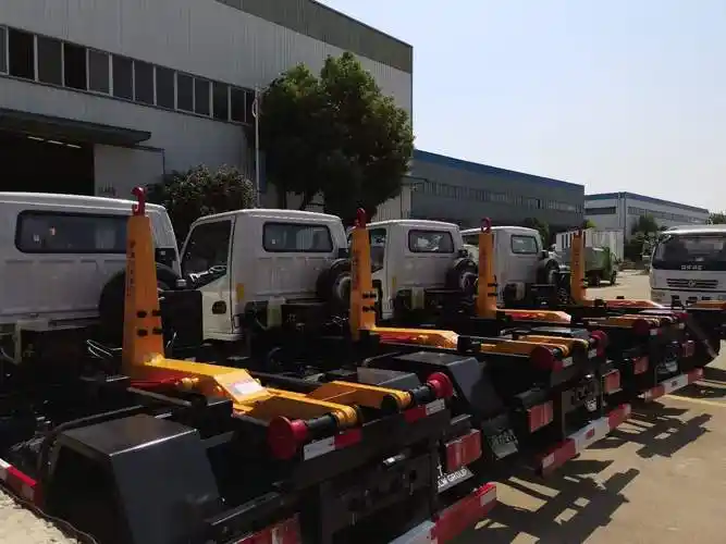 凯马蓝牌勾臂垃圾车,云内126马力,气刹,带空调,招标首选!