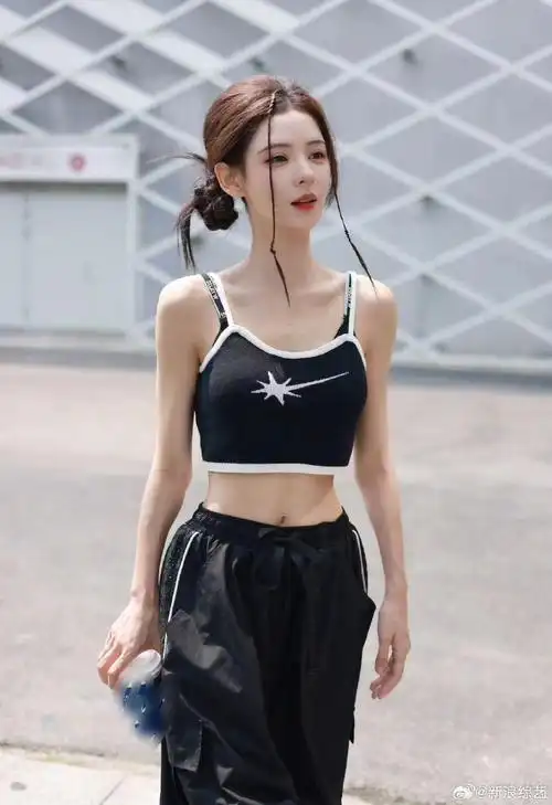 张予曦的腰和脸一样宽##张予曦细腰##乘风2024