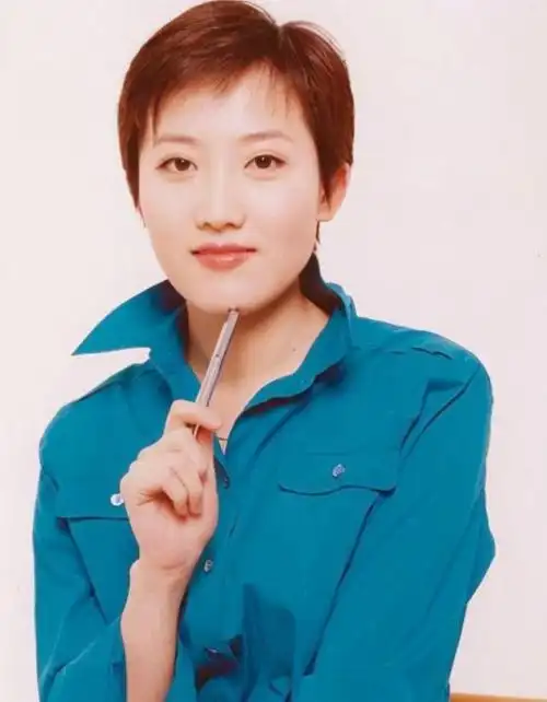 央视主持人郑天亮26岁嫁大6岁鲁健同一屋檐下分居15年