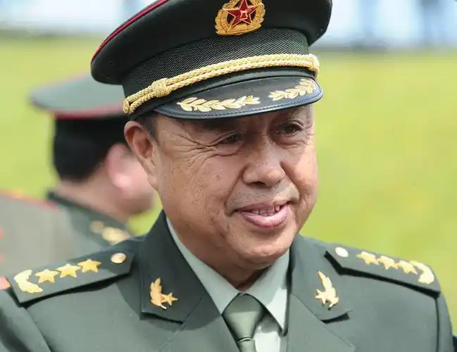 范长龙上将,政工干部出身,由指导员破格提拔副团长