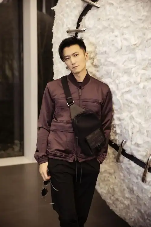 110谢霆锋zegna杰尼亚品牌代言人谢霆锋锋味现身米兰参观杰尼亚总部并