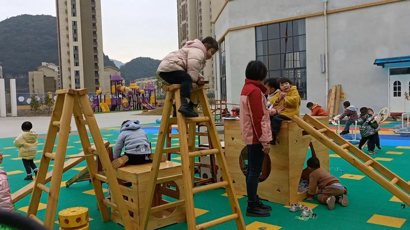 德卧镇中心幼儿园:"安吉游戏"点亮快乐童年