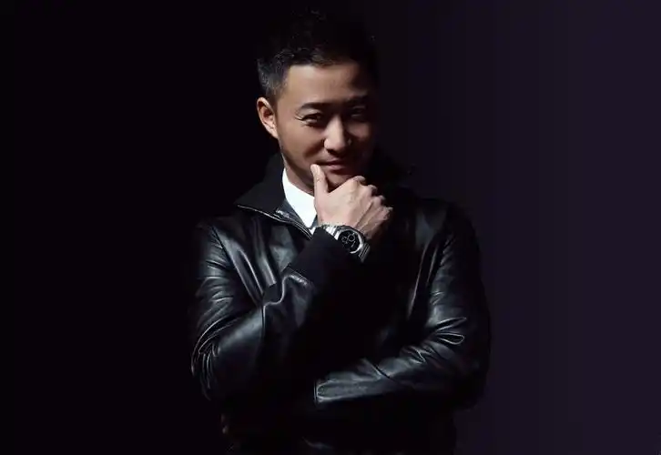吴京黑色皮衣冷酷霸气写真47